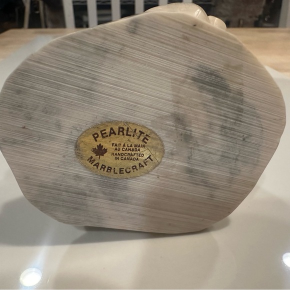 Two White Polar Bear Cubs Carved Pearlite Marblecraft Made in Canada - Picture 7 of 11